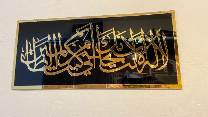 Elegant Wall Decor ✨ | Acrylic Mirror 🪞 | 18" 🖼️